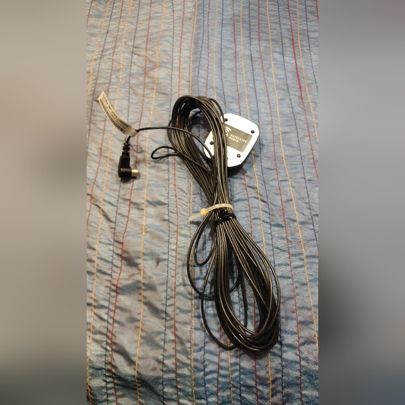 XM Satellite Magnetic Antenna - Picture 2 of 4